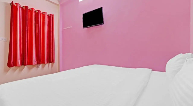 OYO 84120 Hotel R S Gold Night