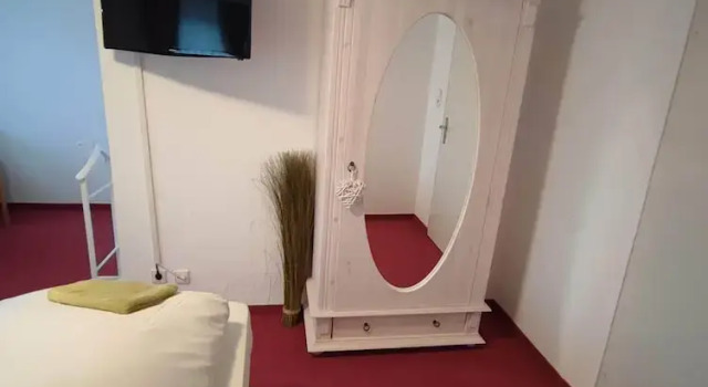 Room in Guest Room - Pension Forelle - Doppelzimmer, Reserva ahora Hostal o pensión Hoteles en Baden-Wurtemberg con aparcamiento, Aparcamiento