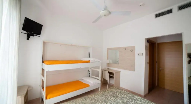 Четырёхместный номер Standard Hotel Plaza