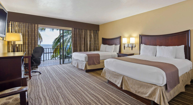 Четырёхместный номер Standard Best Western Fort Myers Waterfront