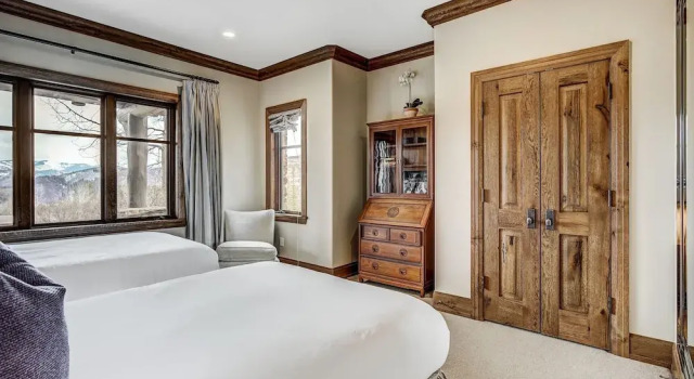 Luxury renovation! Ski-in/Ski-out 5 Br Private Townhome, Top of Bachelor Gulch - majestic view & exclusive location! by RedAwning, Забронировать Апартаменты/квартира Отели Beaver Creek Ski с парковкой, Парковка