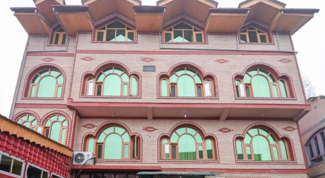 OYO 66476 Hotel Divine Kashmir, Забронировать Отель Сринагар Jammu & Kashmir Ski