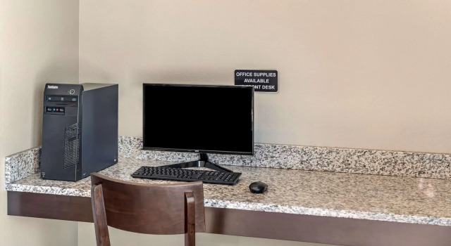 Mainstay Suites Newberry - Crane, Boek Hotel Hotels in Indiana met zwembad, Zwembad