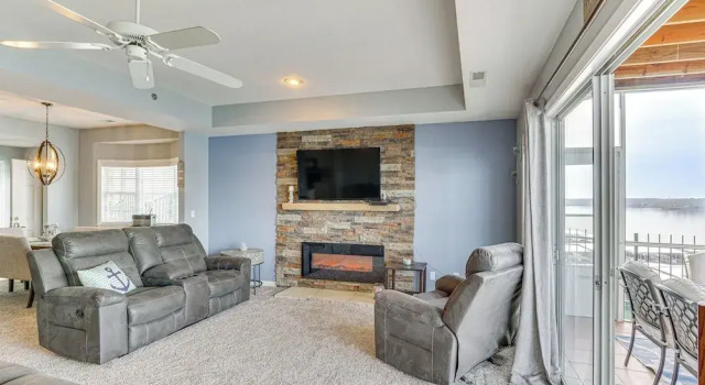 Апартаменты Pool Access at Waterfront Lake Ozarks Rental!