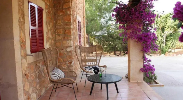 Коттедж Lovely 4-Bed House close to Campos and beaches