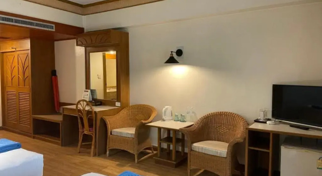 Двухместный номер Deluxe с балконом Phuket Golden Sand Inn - SHA Extra Plus