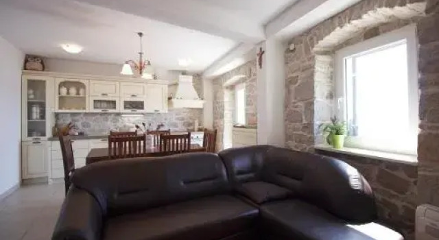 Holiday Home Tina, Rezerwuj Hotel Hotele w Split-Dalmatia County z parkingiem, Parking