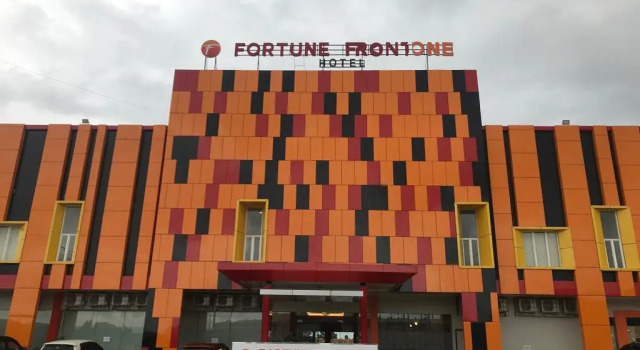 Fortune Front One Hotel Kendari, Book Hotel Hotels in Sulawesi with Parking, Parking