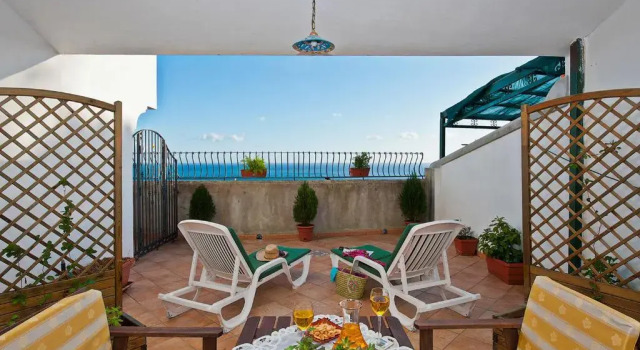 Апартаменты Loft at 200mt from the beach-park inside-sea view