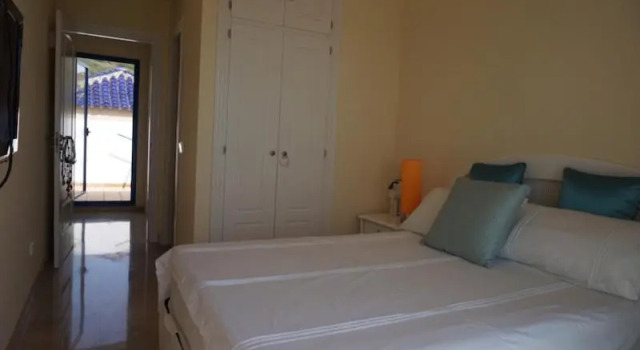 Duquesa suite and golf with a spectacular sea view, Забронировать Отель Кастильо де ла Дукеcа Андалусия