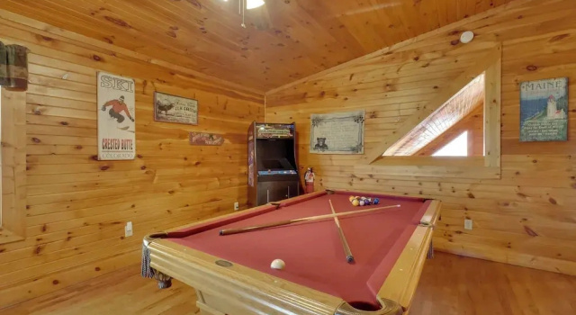 Коттедж Gatlinburg Scenic Cabin w/ Hot Tub 2 Mi to Dtwn
