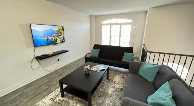 Коттедж с 3 комнатами Beautiful Vacation Home near Toronto Airport