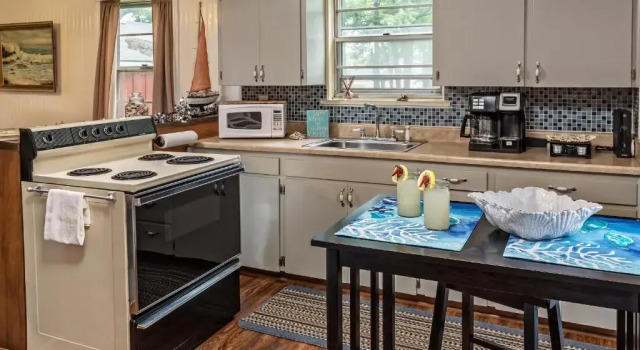 Коттедж с видом на сад Silver Heart Inn & Cottages
