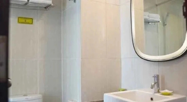 Suite Ascent Hotel and Cafe