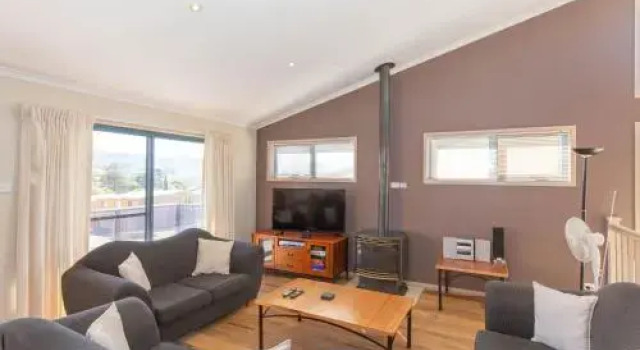 Acacia 5/2 Kirwan Close