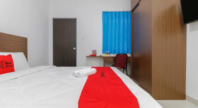 Номер Standard RedDoorz Plus near Kepri Mall
