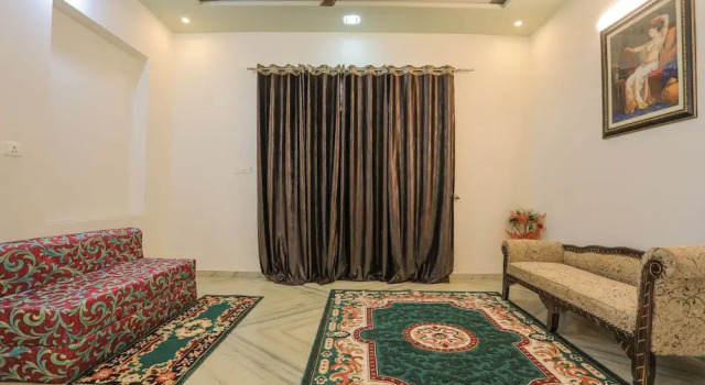 OYO 10286 Home Heritage Stay Goverdhan Vilas, Забронировать Отель Отели штата Раджастхана с парковкой, Парковка