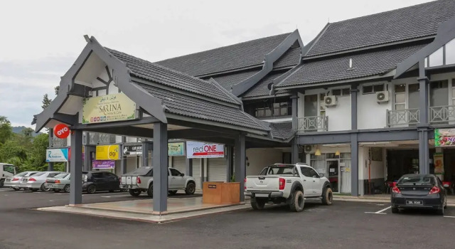 The Sarina Hotel & Cafe by OYO Rooms