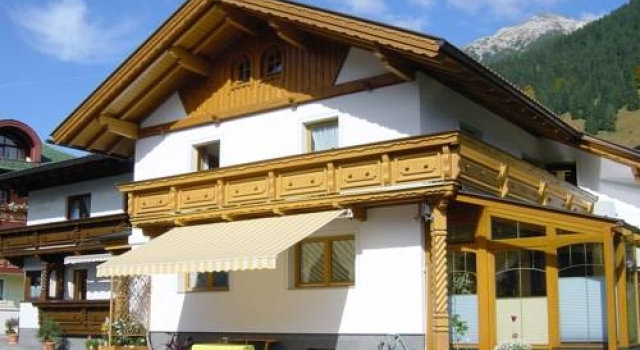 Haus Gerlinde, Rezerwuj Hotel Hotele w Tyrol z parkingiem, Parking