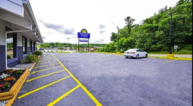 Номер Standard Days Inn & Suites by Wyndham Wisconsin Dells