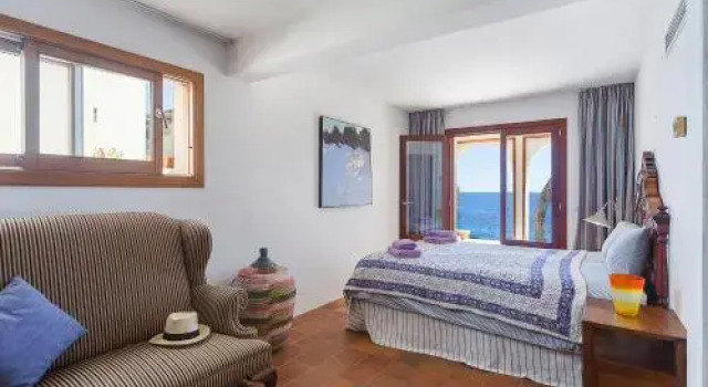 Sea Front Villa with Access Mallorca 8 Pers