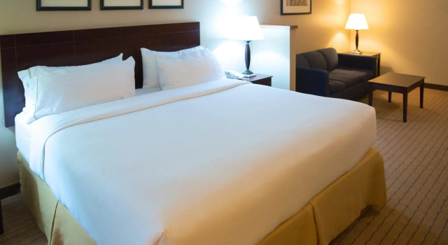 Двухместный люкс Holiday Inn Express Devils Lake by IHG