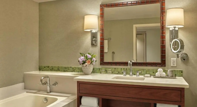 Двухместный номер с видом на бассейн Loews Coronado Bay Resort