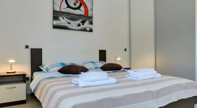 Modern Villa Consisting of two Apartments With Private Pool, Near the Beach, Забронировать Апартаменты/квартира Отели Медулин с бассейном, Бассейн