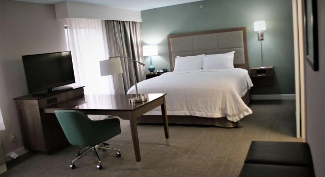 Двухместный номер Standard Hampton Inn & Suites Alliance