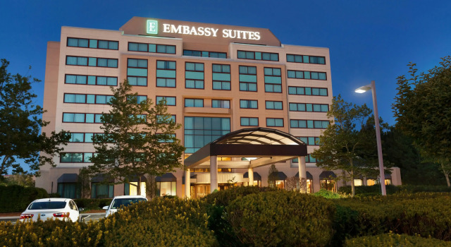 Embassy Suites by Hilton Boston Waltham, Rezerwuj Hotel Hotele w New England z basenem, Basen