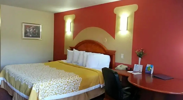 Двухместная студия Days Inn by Wyndham Bastrop