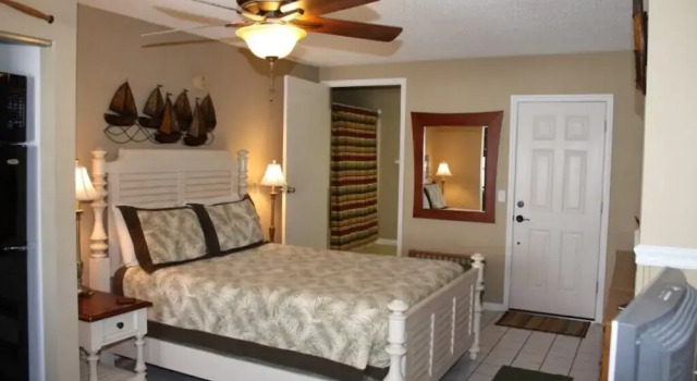 The Anna Maria Island Beach Paradise 10 - Studio condo by RedAwning, Забронировать Отель Холмс-Бич Sarasota Area