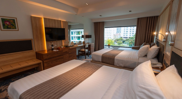 Номер Deluxe с видом на город Hotel Cambodiana
