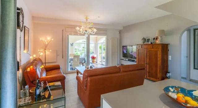 Fantastic Villa for 6 People With Communal Pool in Vilacolum