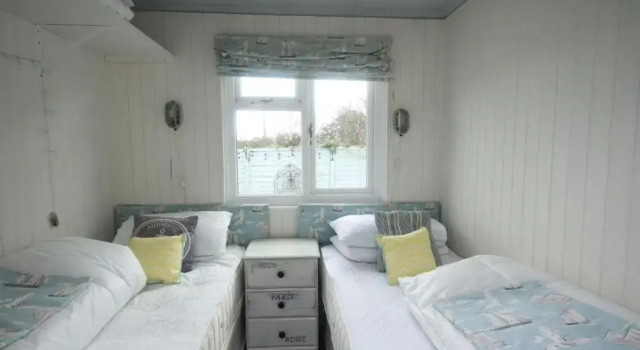 Коттедж 17H Medmerry Park 2 Bedroom Chalet