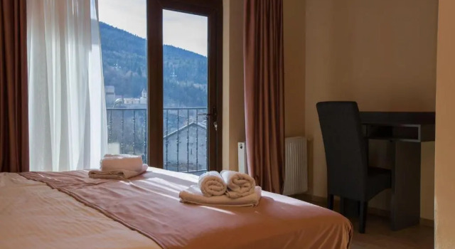 Двухместный номер Deluxe с балконом Hotel Mansarda Mestia