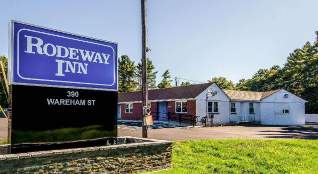 Четырёхместный номер Standard Rodeway Inn Middleboro-Plymouth