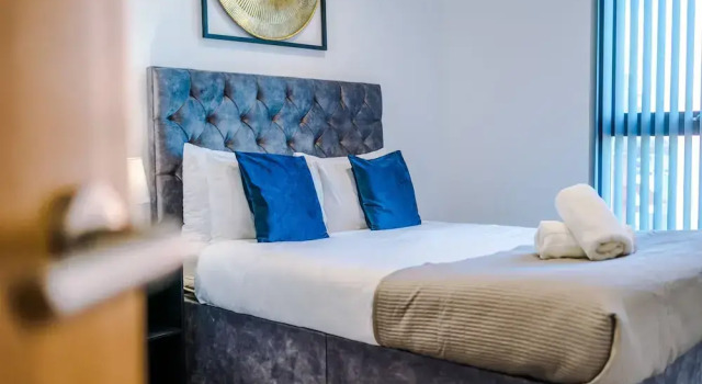 Sleek Apartment with Wine Fridge, Забронировать Апартаменты/квартира Отели Бирмингема с парковкой, рядом с Океанариум «Национальный центр морской жизни», Парковка