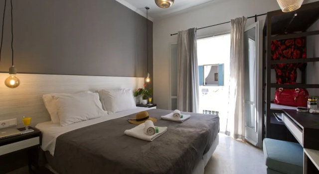 Люкс с балконом LOC HOSPITALITY Urban Suites