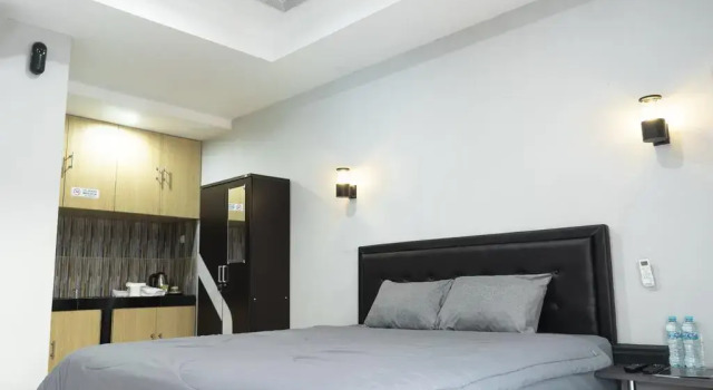 E Kamar, Book Hotel Hoteller i Kraton med parkering, Parkering
