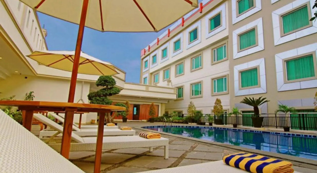 Номер Superior Rocky Plaza Hotel Padang