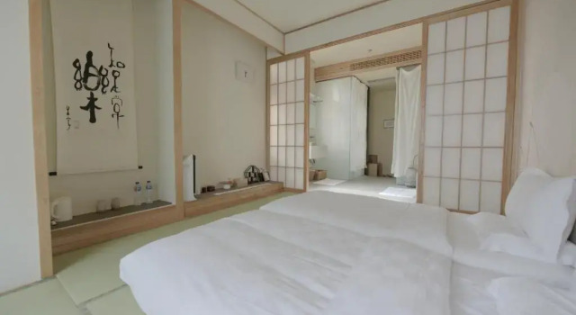 Номер Superior Shanghai Xintiandi Former French Historical Area Hotel