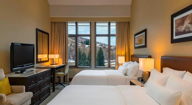 Четырёхместный номер Standard с видом на горы The Westin Riverfront Resort & Spa, Avon, Vail Valley