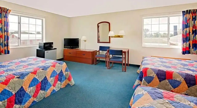Шестиместный люкс Emmetsburg Hotel & Suites