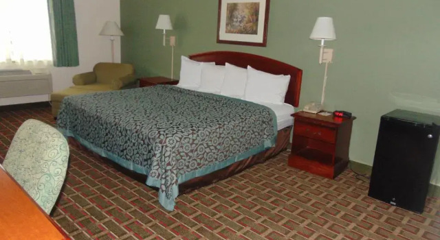 Номер Standard Days Inn by Wyndham Pentwater