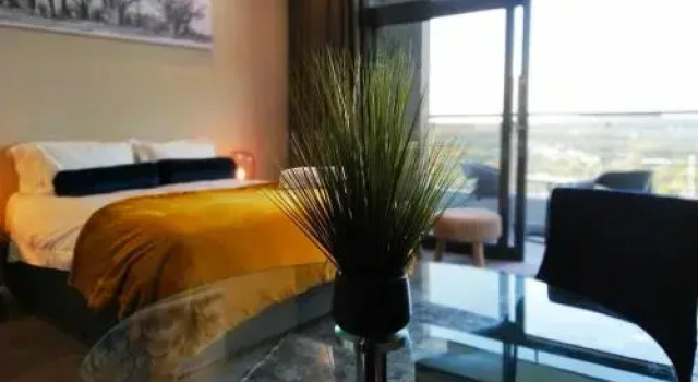 Menlyn Residence - Luxury Studio 1203, Book Hotel Menlyn 