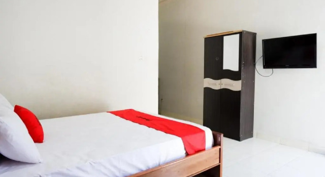 RedDoorz near Mutiara SIS Al Jufrie Airport Palu, Book Hotel Hotels in Sulawesi with Parking, Parking