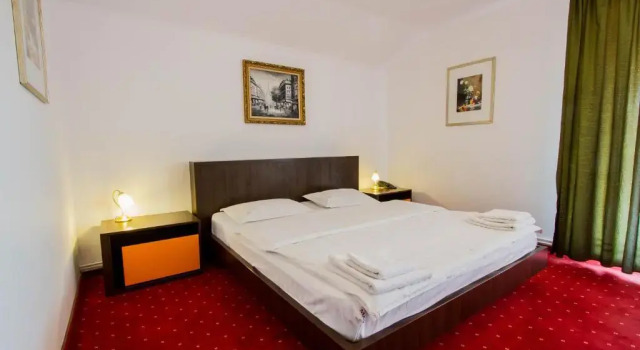 Complex Turistic Max International, Rezervovat Hotel Hotely v Prahova Valley s parkováním, Parkování