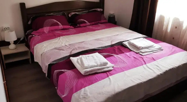 Apartament confortabil în Târgu Jiu, Rezerwuj Apartament Hotele w Carpathians - Romania z parkingiem, Parking