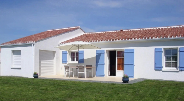 Holiday Home in Avrille Near Sandy Beaches